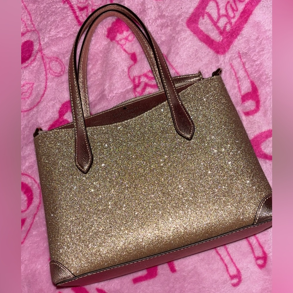 Rose gold Kate Spade crossbody includes crossbody strap & matching wristlet!✨